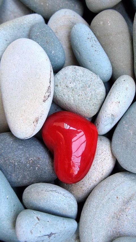 红色的爱心石头非注流壁纸图片